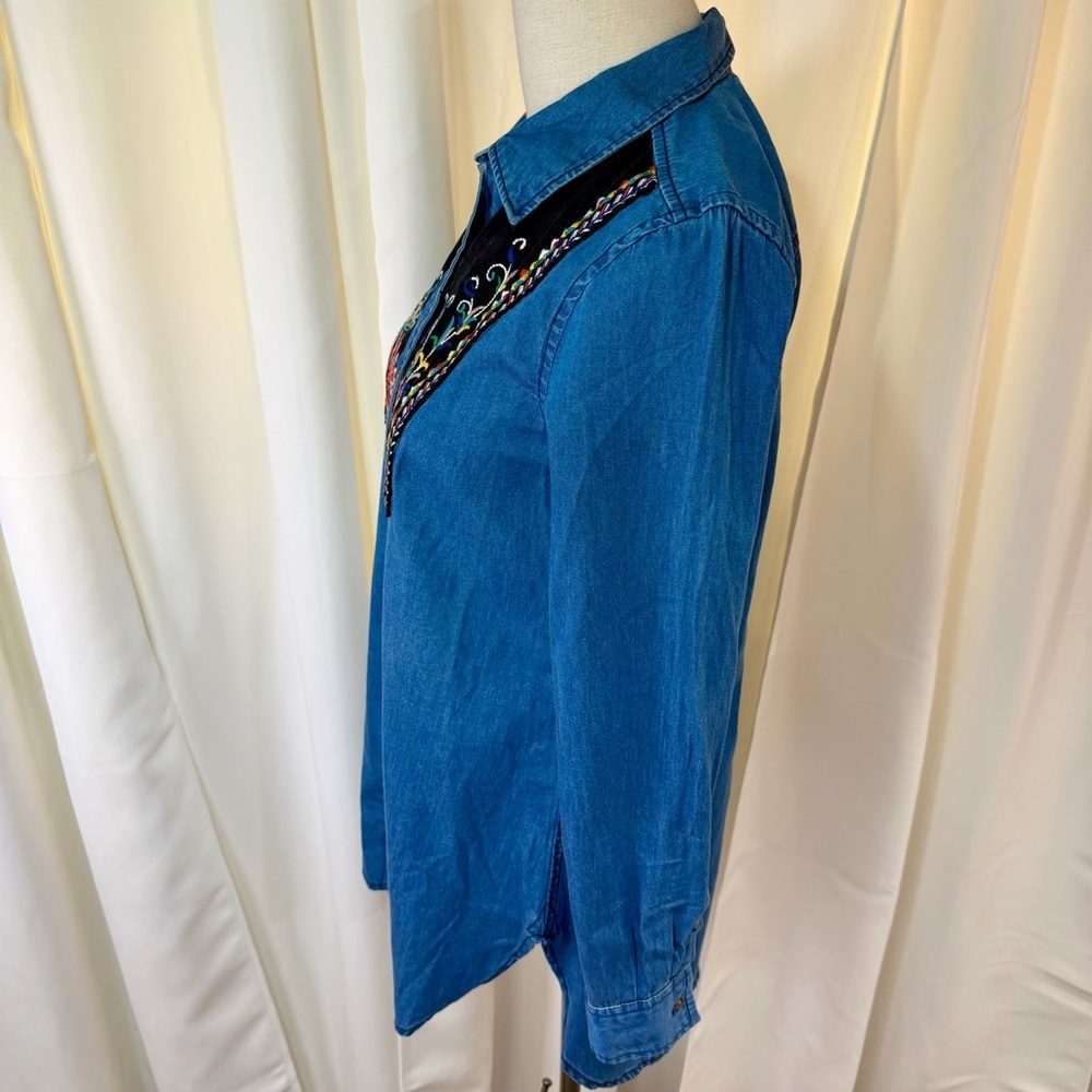 NWT HOLDING HORSES Chambray Denim Button Down Shirt w/ Floral Embroidery Size 0 - Picture 5 of 14